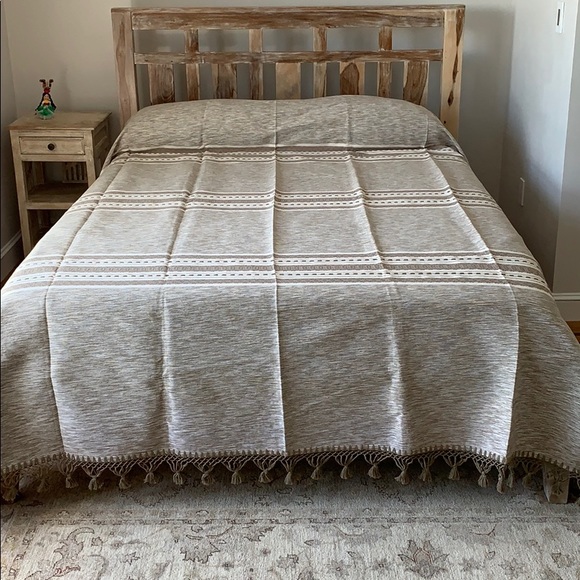 Hand Loom Queen Size cotton Bedspread. - Picture 3 of 8